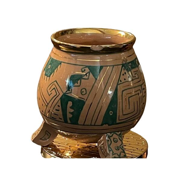 VINTAGE SMALL TERRA COTTA POT FROM MEXICO FEATURTING GREEN AND GOLD DRAWINGS - Picture 2 of 3